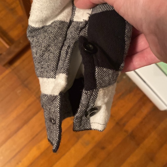 Ladies size small shacket with hood. - Picture 3 of 13